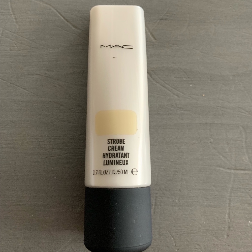 Strobe Cream Hydrant Lumineux